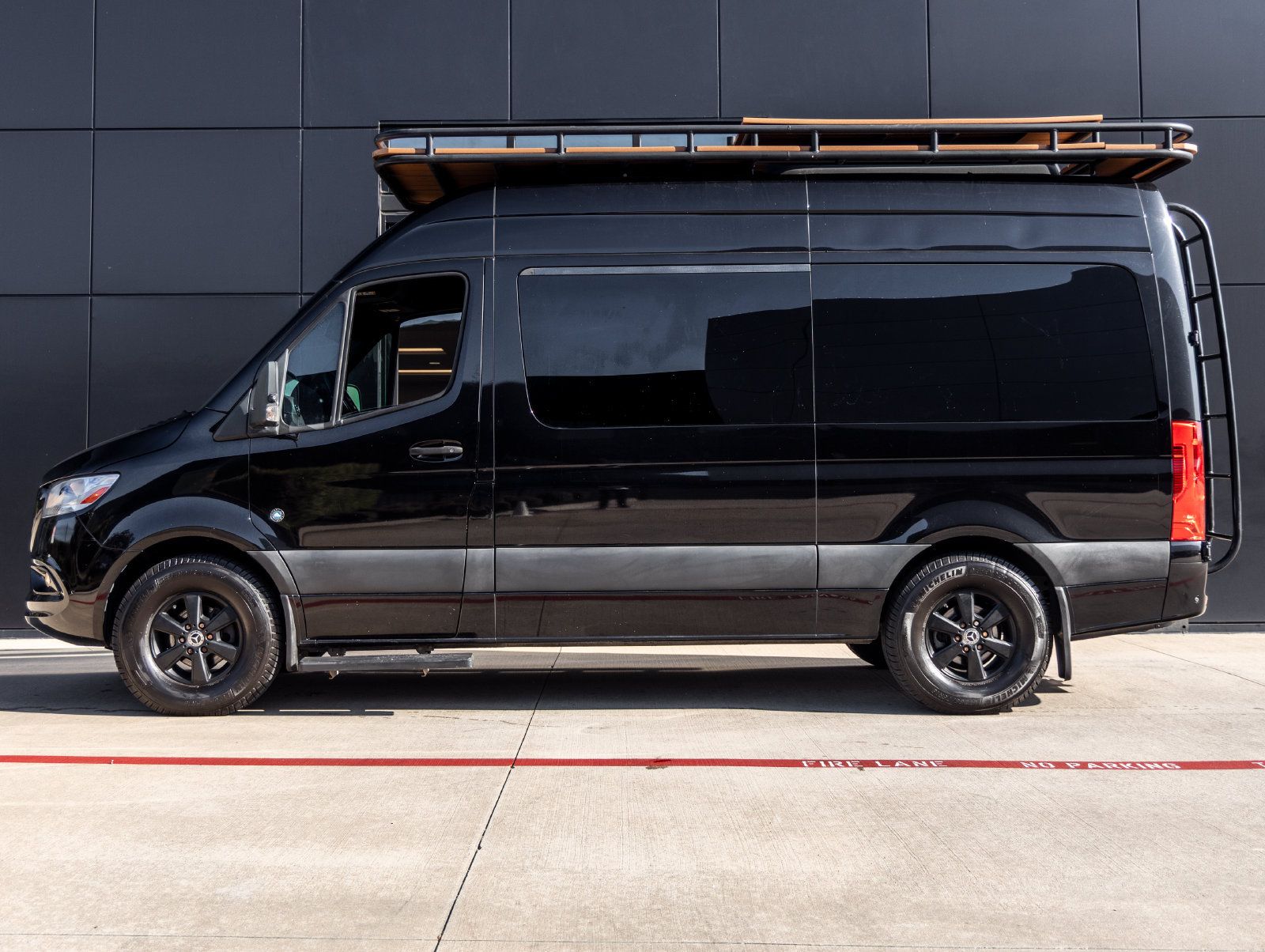 Used 2019 Mercedes-Benz Sprinter 2500 image 9