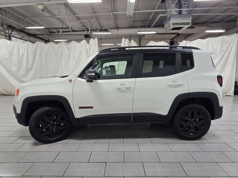 Used 2018 Jeep Renegade Trailhawk w/ Cold Weather Group II AWD/4WD image 12
