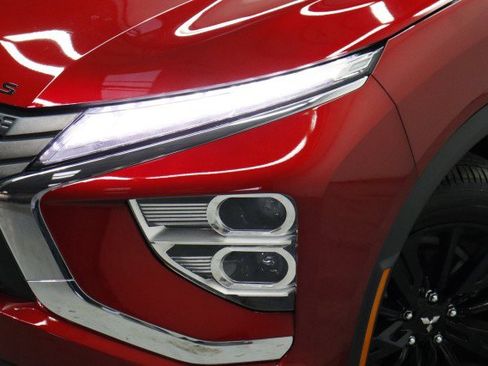 Used 2024 Mitsubishi Eclipse Cross LE AWD/4WD image 2