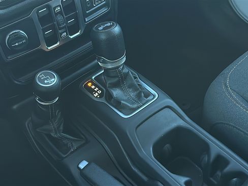 Used 2024 Jeep Wrangler Unlimited Sport image 33