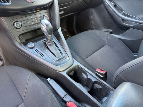 Used 2015 Ford Focus SE FWD image 18