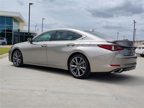 Used 2019 Lexus ES 350 F Sport w/ Accessory Package 2 FWD image 4