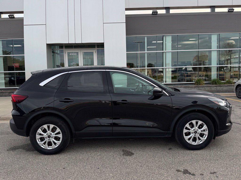 Used 2023 Ford Escape Active w/ Tech Pack #2 AWD/4WD image 40