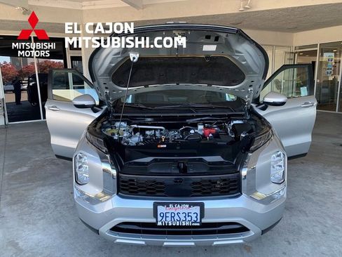 Used 2023 Mitsubishi Outlander SE image 24