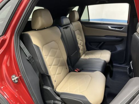 Used 2024 Volkswagen Atlas Cross Sport SE image 30