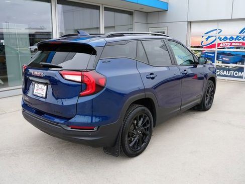 Used 2023 GMC Terrain SLE w/ Driver Convenience Package AWD/4WD image 34