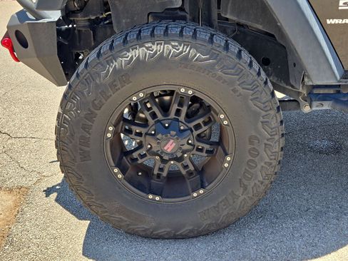 Used 2018 Jeep Wrangler Sport AWD/4WD image 11
