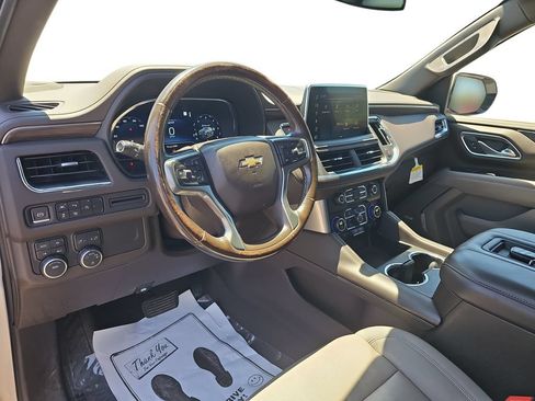 Used 2023 Chevrolet Suburban LT w/ Luxury Package AWD/4WD image 16