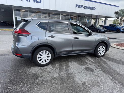 Used 2018 Nissan Rogue S FWD image 3