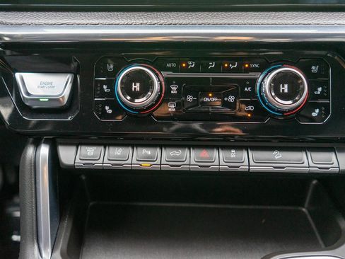 Used 2024 GMC Sierra 3500 Denali w/ Technology Package image 28