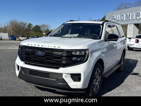 New 2025 Ford Expedition Active image 3