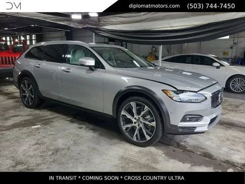Used 2025 Volvo V90 B6 Cross Country Ultra w/ Protection Package Premier AWD/4WD image 3