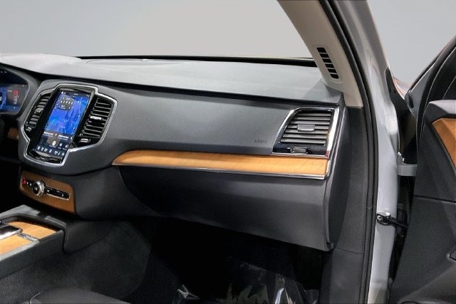 Certified 2025 Volvo XC90 T8 Plus w/ Protection Package Premier AWD/4WD image 20