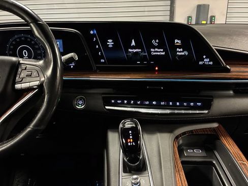 Used 2022 Cadillac Escalade ESV Luxury AWD/4WD image 19