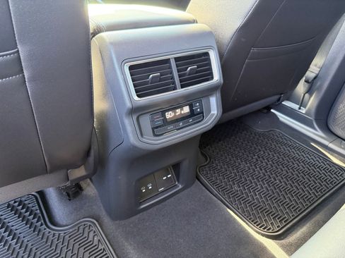 Used 2024 Volkswagen Atlas SE FWD image 23