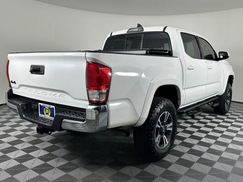 Used 2017 Toyota Tacoma SR5 w/ Tow Package AWD/4WD image 8