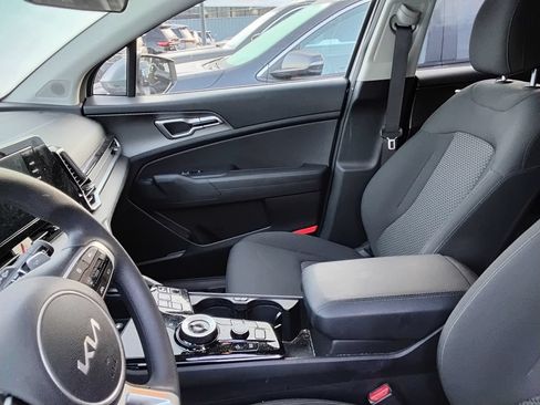 Used 2023 Kia Sportage LX AWD/4WD image 9