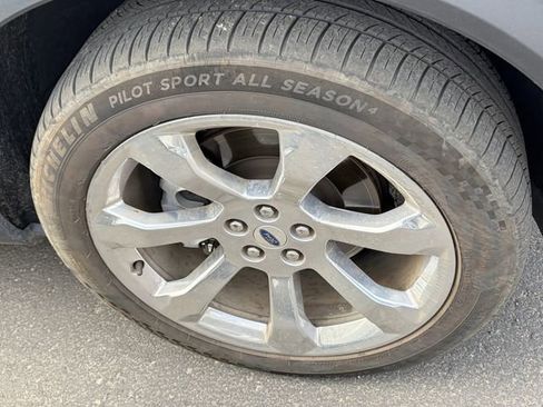 Used 2020 Ford Explorer Platinum w/ Premium Technology Package image 4