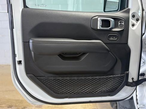 Used 2023 Jeep Wrangler Sahara w/ Cold Weather Group image 18