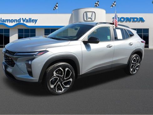 Used 2025 Chevrolet Trax RS w/ Driver Confidence Package FWD image 3