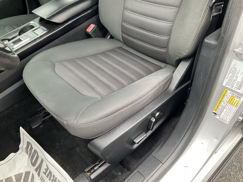 Used 2018 Ford Fusion SE FWD image 21