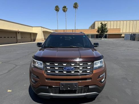 Used 2017 Ford Explorer XLT AWD/4WD image 2