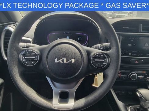 Used 2025 Kia Soul LX w/ LX Technology Package FWD image 11
