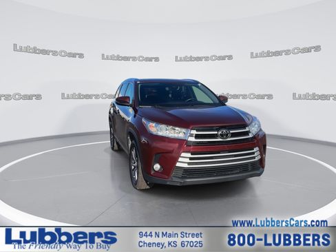 Used 2017 Toyota Highlander XLE image 3