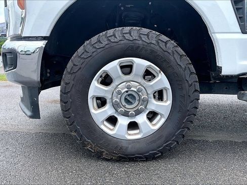 Used 2024 Ford F250 XLT w/ FX4 Off-Road Package AWD/4WD image 2