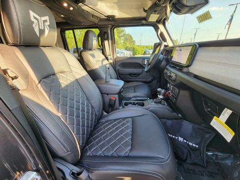 Used 2024 Jeep Wrangler Unlimited Sport AWD/4WD image 5
