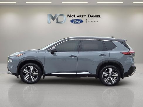 Used 2022 Nissan Rogue Platinum w/ Head-Up Display Package image 3