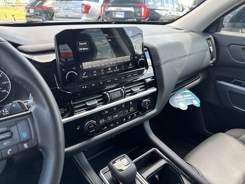 Used 2025 Nissan Pathfinder SL w/ Cargo Package FWD image 25
