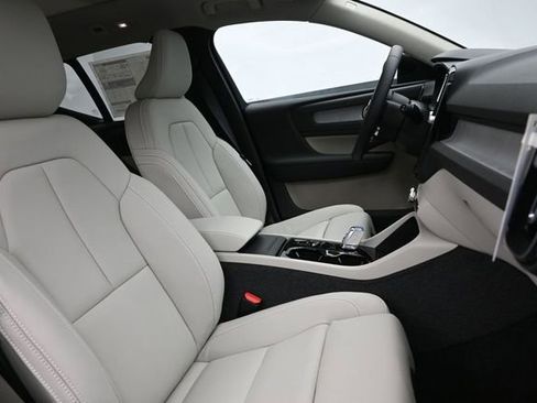 New 2026 Volvo XC40 B5 Plus w/ Protection Package Premier AWD/4WD image 34