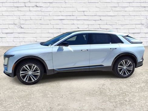 New 2026 Cadillac Lyriq Luxury RWD image 2