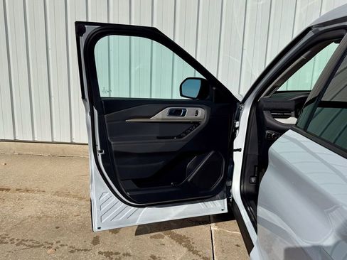 New 2026 Ford Explorer Active image 14