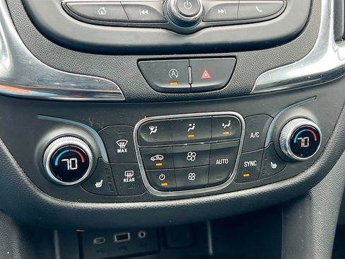 Used 2022 Chevrolet Equinox LT AWD/4WD image 18