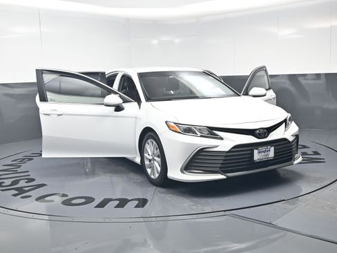 Used 2023 Toyota Camry LE FWD image 24