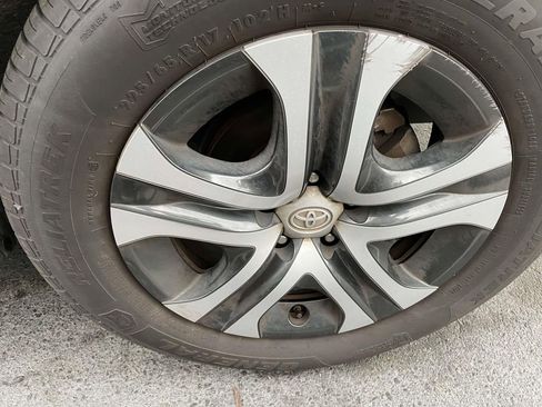 Used 2018 Toyota RAV4 LE image 27