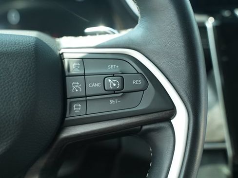 Used 2022 Jeep Grand Cherokee L Limited AWD/4WD image 34