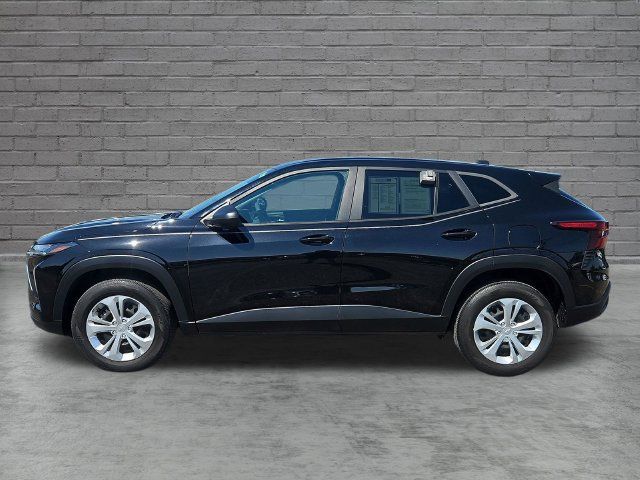 Used 2024 Chevrolet Trax LS w/ Driver Confidence Package FWD image 2