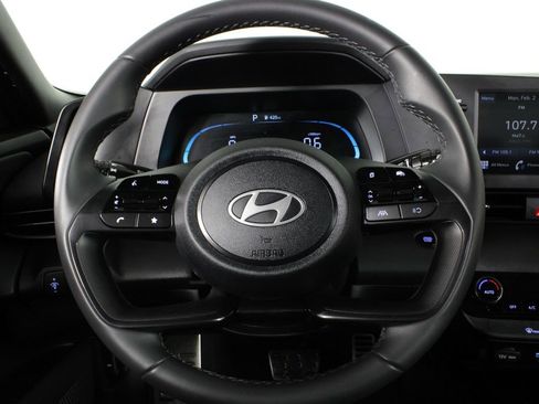 Certified 2025 Hyundai Elantra Sport image 23
