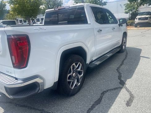 Used 2022 GMC Sierra 1500 SLT w/ SLT Convenience Package AWD/4WD image 4