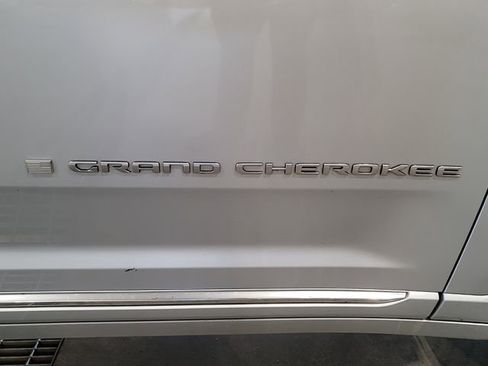 Used 2022 Jeep Grand Cherokee Summit w/ Adv Protech Group IV image 11