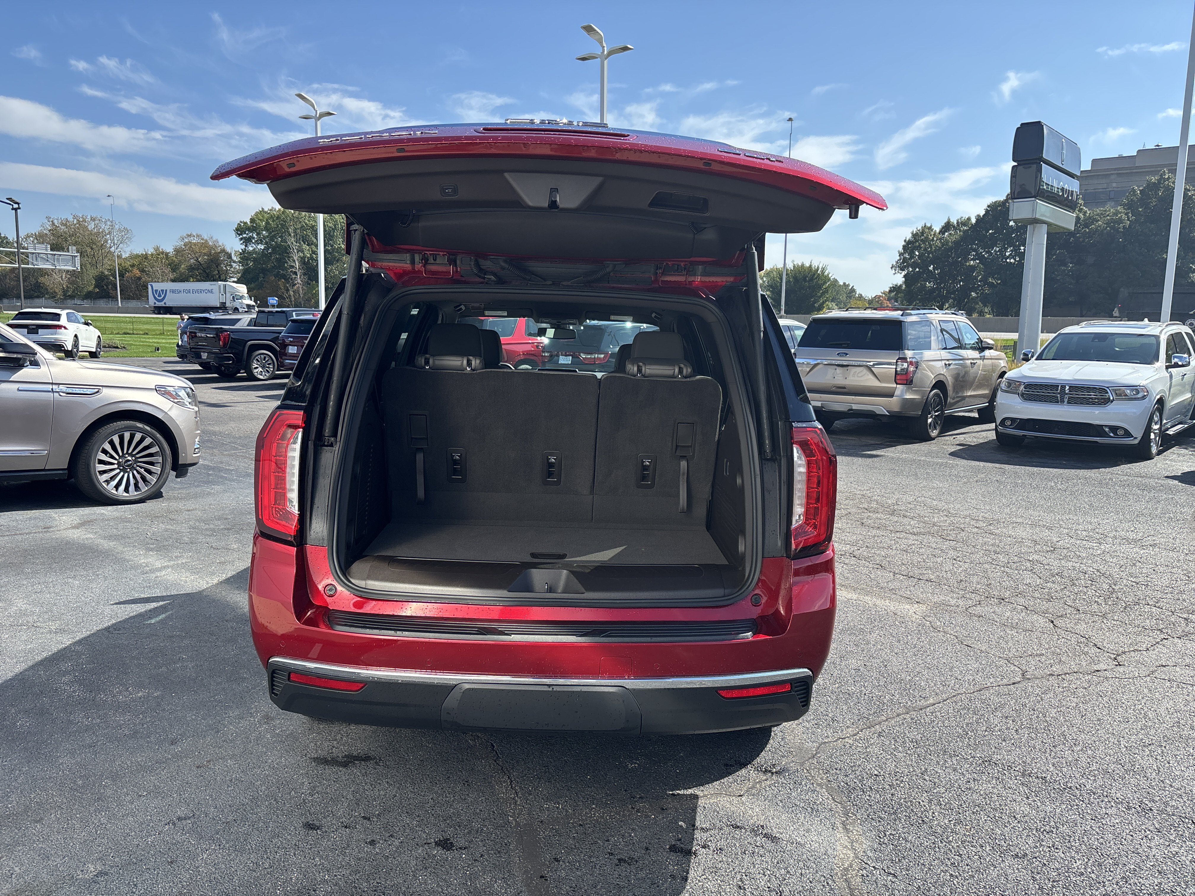 Used 2021 GMC Yukon SLT AWD/4WD image 11