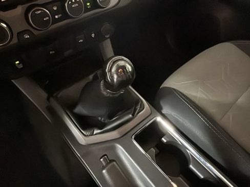 Used 2022 Toyota Tacoma TRD Sport w/ TRD Premium Sport Package AWD/4WD image 20