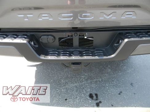 Used 2021 Toyota Tacoma TRD Sport AWD/4WD image 6