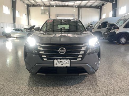 Used 2025 Nissan Rogue SL w/ SL Premium Package AWD/4WD image 3