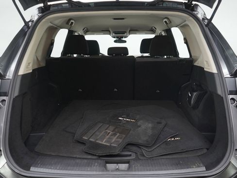 Used 2021 Nissan Rogue SV image 9