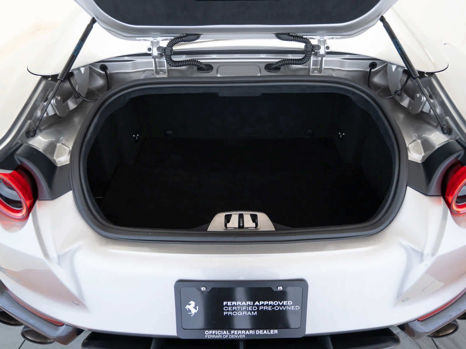 Used 2022 Ferrari 812 GTS RWD image 33