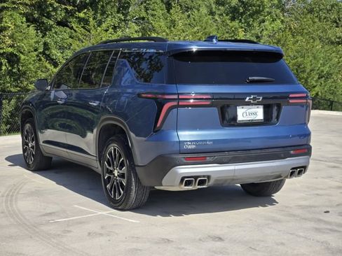 Used 2025 Chevrolet Traverse LT w/ Sun and Wheel Package FWD image 6